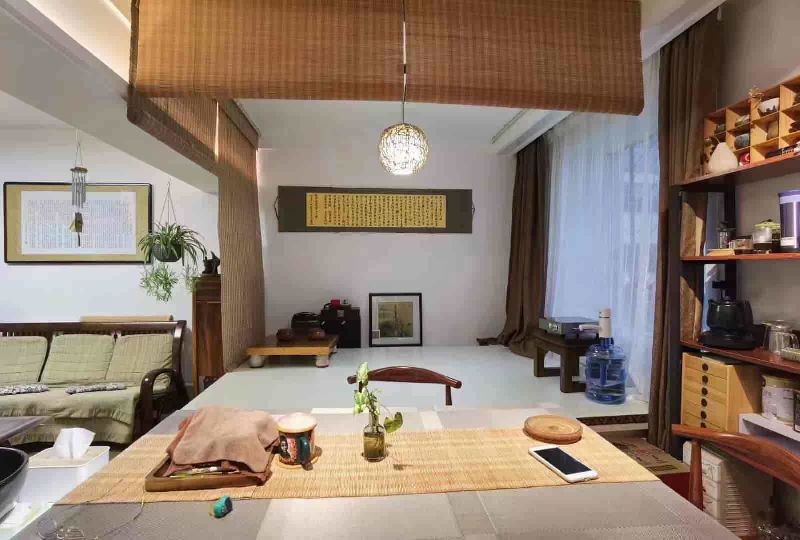 ​党校住宅楼二楼，六十多点平，南北通透