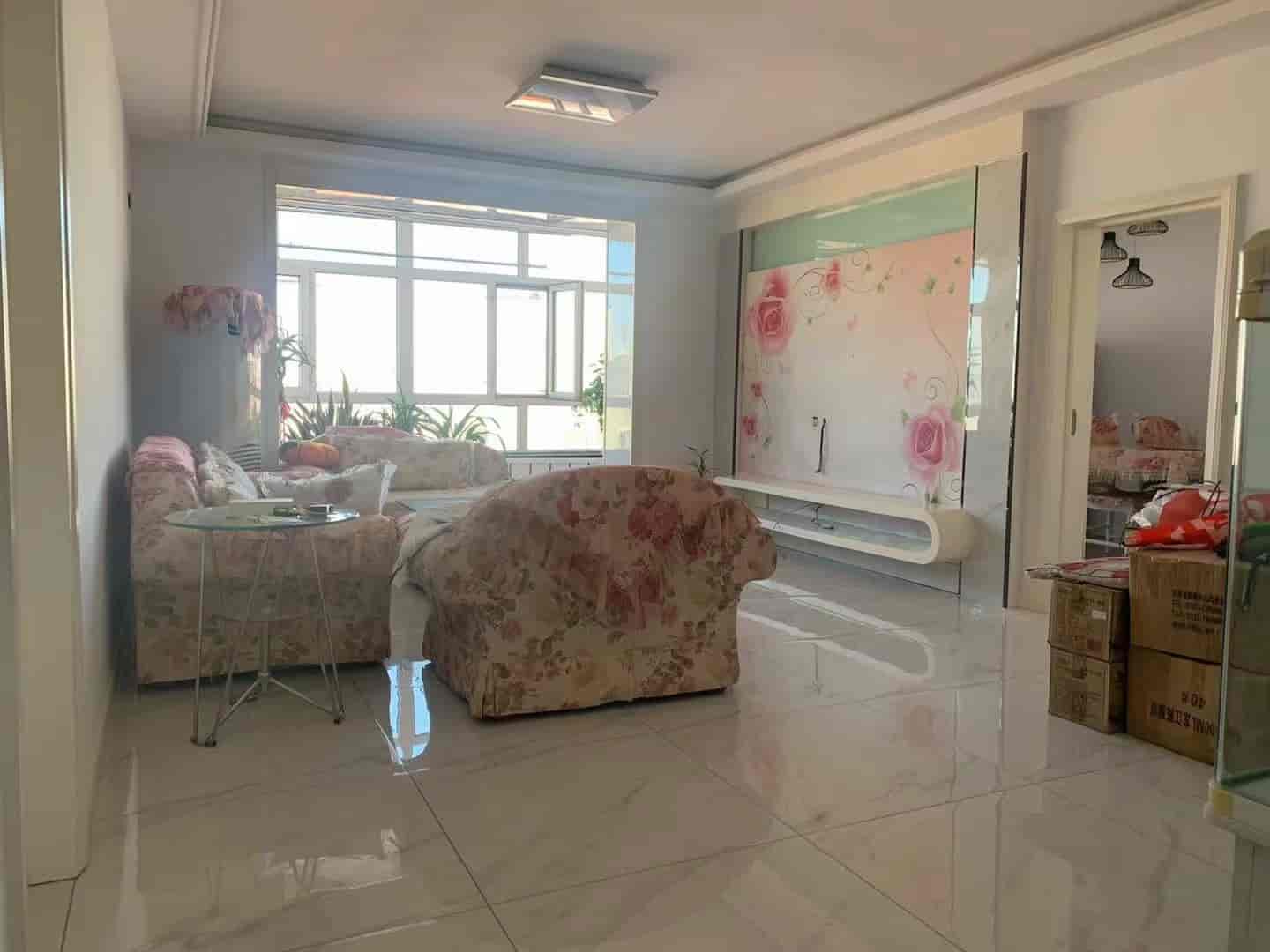 工农区南二道街18委，东方红、二中学区房。7楼，面积120平方。带全套家具家电。黄金地段，交通便捷，距东方红小学2分钟，距二中5分钟。24.8万