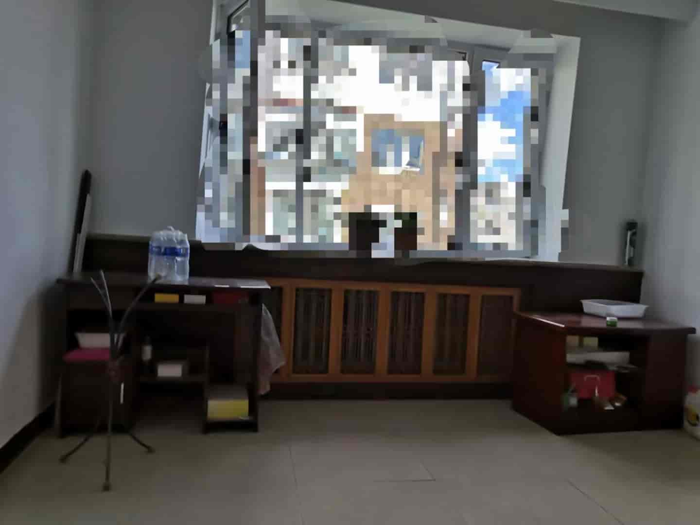 大世界下面，妇幼保健院家属楼，6楼非顶，满五唯一，31委，东方红小学，二中学区房，空学籍，74.94平方，16.8万