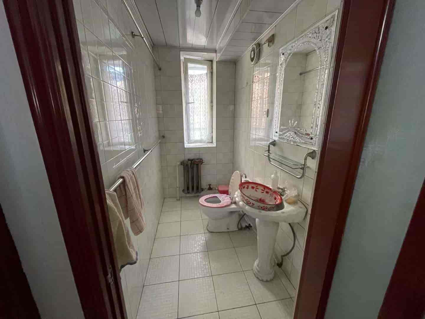 成龙建材3楼 65平
