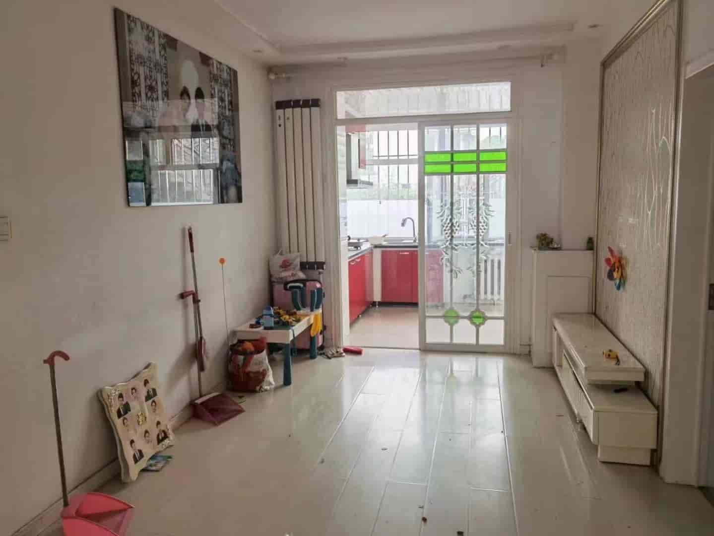 老街基早市附近，1楼87平。三室一厅28万