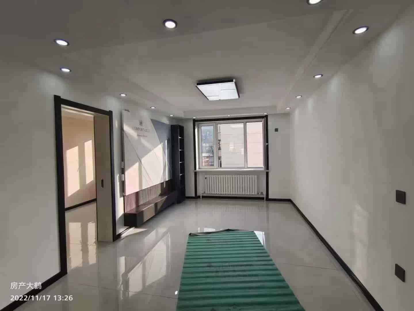 东方不夜城二楼76平方。精装修拎包入住。密码锁。20.8万可议价