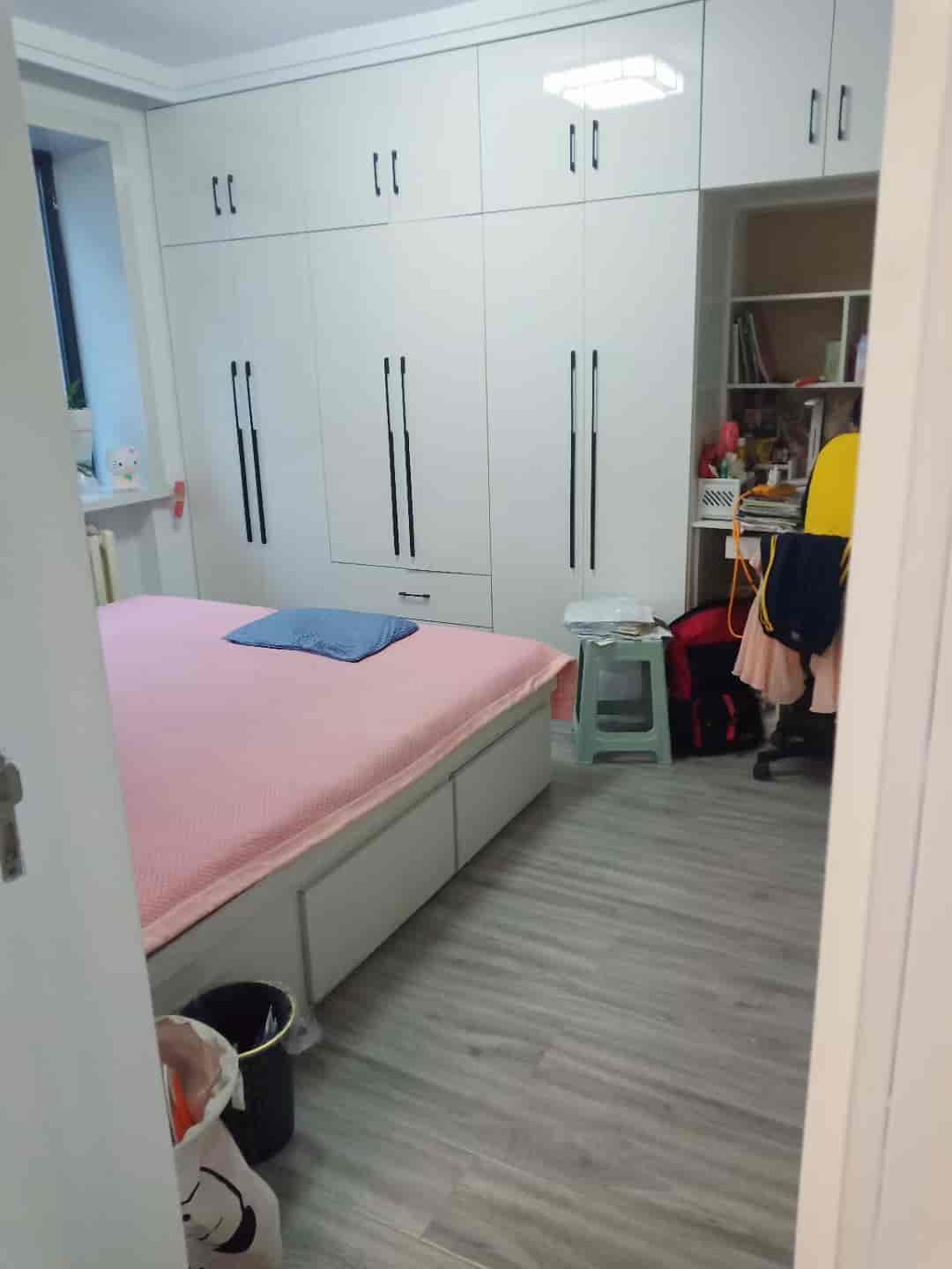 东方红 2中学区 3楼，精装 二室一厅一卫一厨 面积:99平