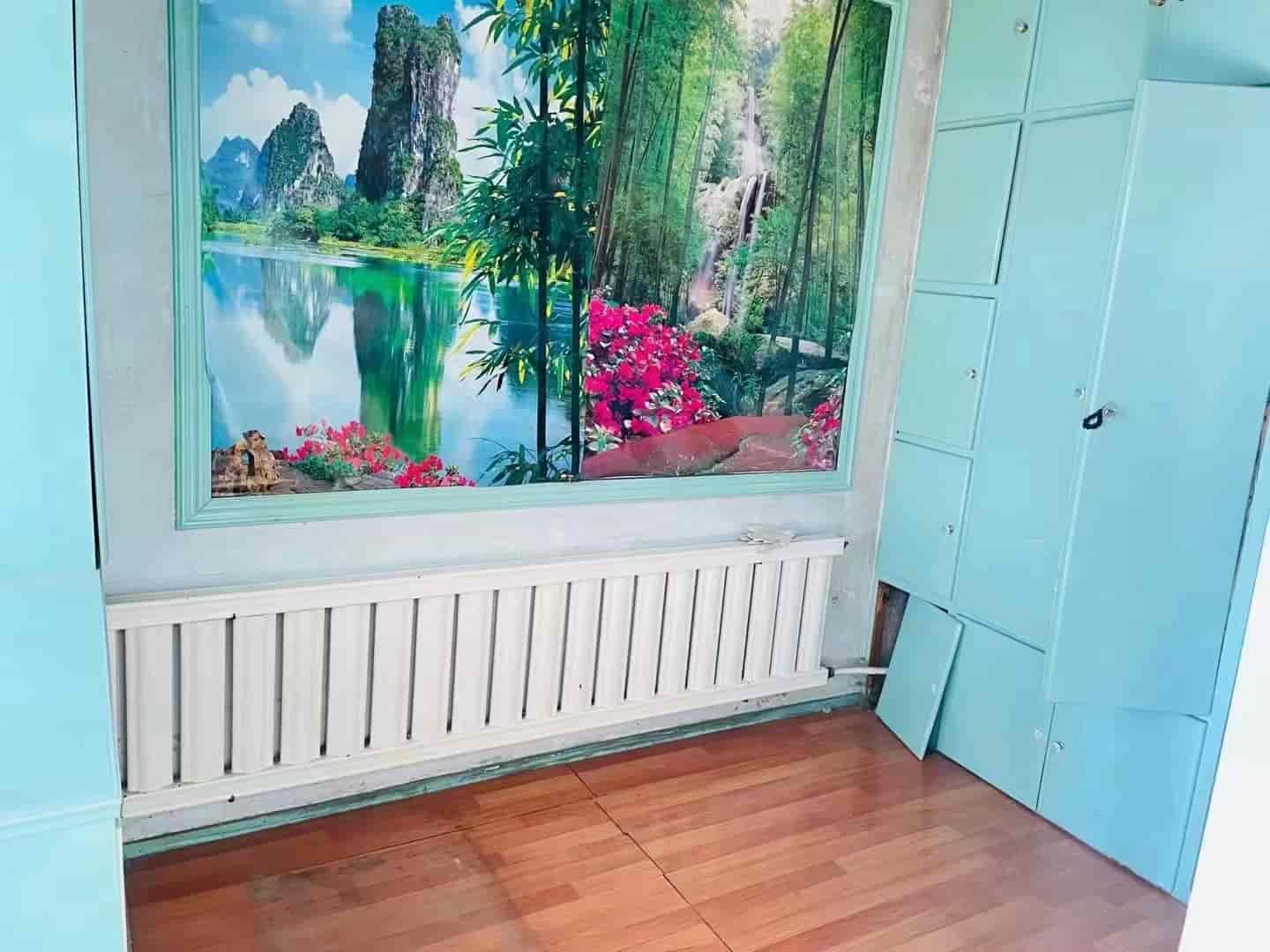 二中，东方红学区房，二中大门对面楼，到二中2分钟，7楼非顶61平10.8万 房主孩子上初一，楼下没有缓台，适合陪读