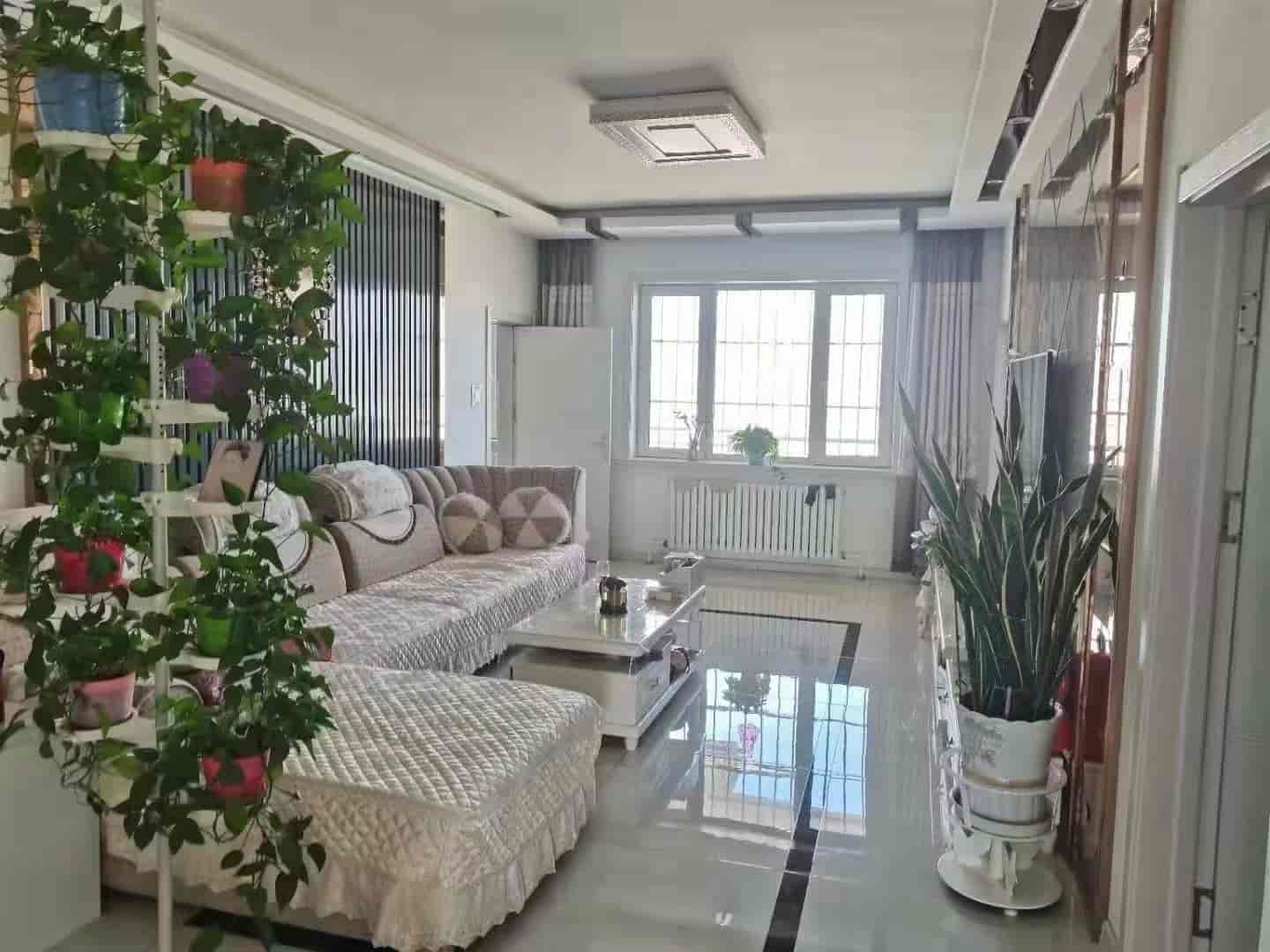 四中对面，文化博园高层 24楼，120平，50万 带家电，房本不满2年，加车库打包65万！