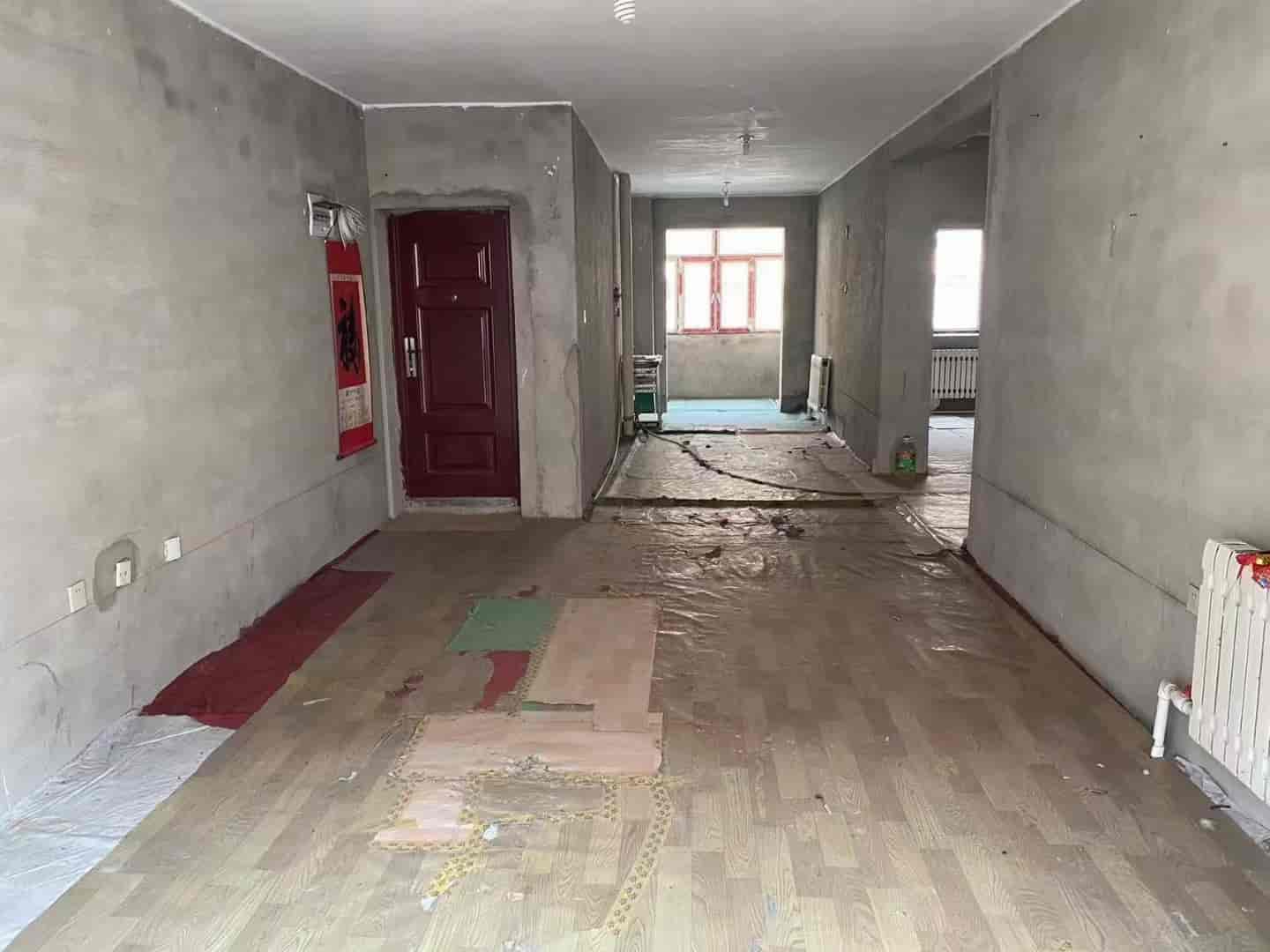 [發][發][發][發]财富，2楼，面积97，35万，毛坯