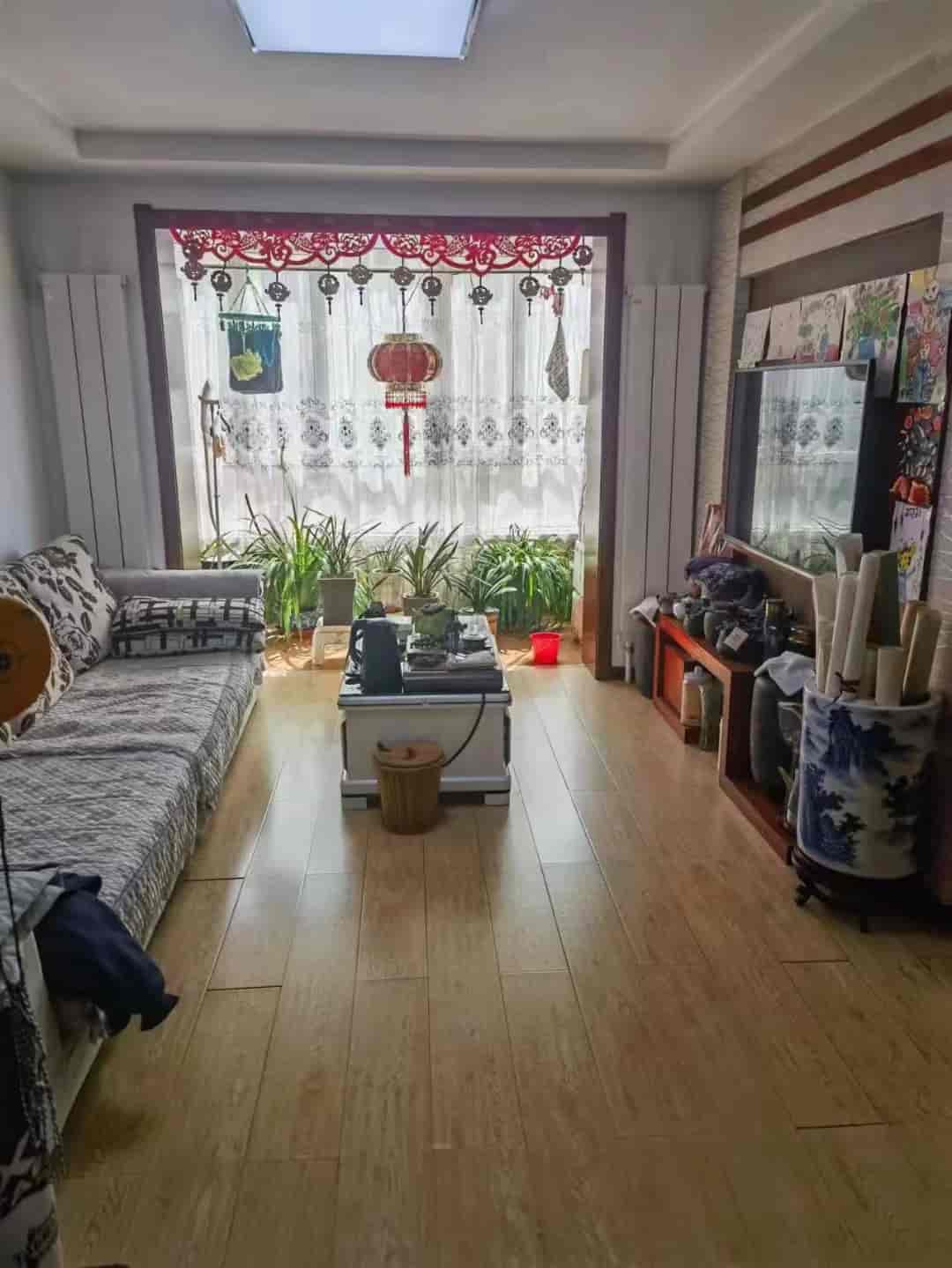 天水湖附近，二楼，86平，两室一厅，H户型，带部分物品，22.8万