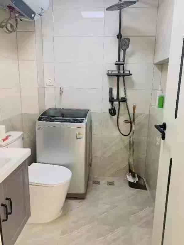 九州兴建小区二期3楼303室63平米，16.5万底价出售，精装未住，冰箱，洗衣机不带。2室1厅，要的抓紧