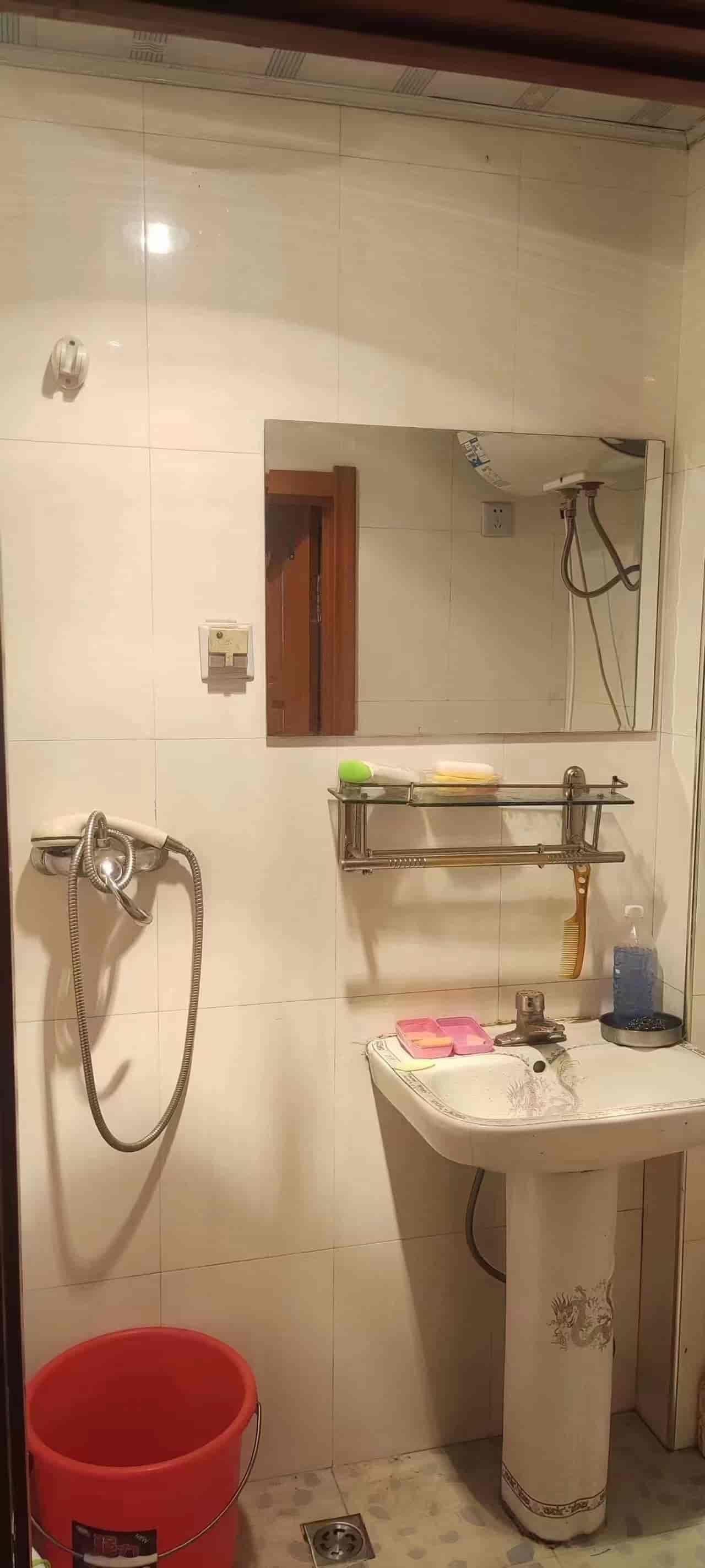 一中对面新南E栋 4楼
