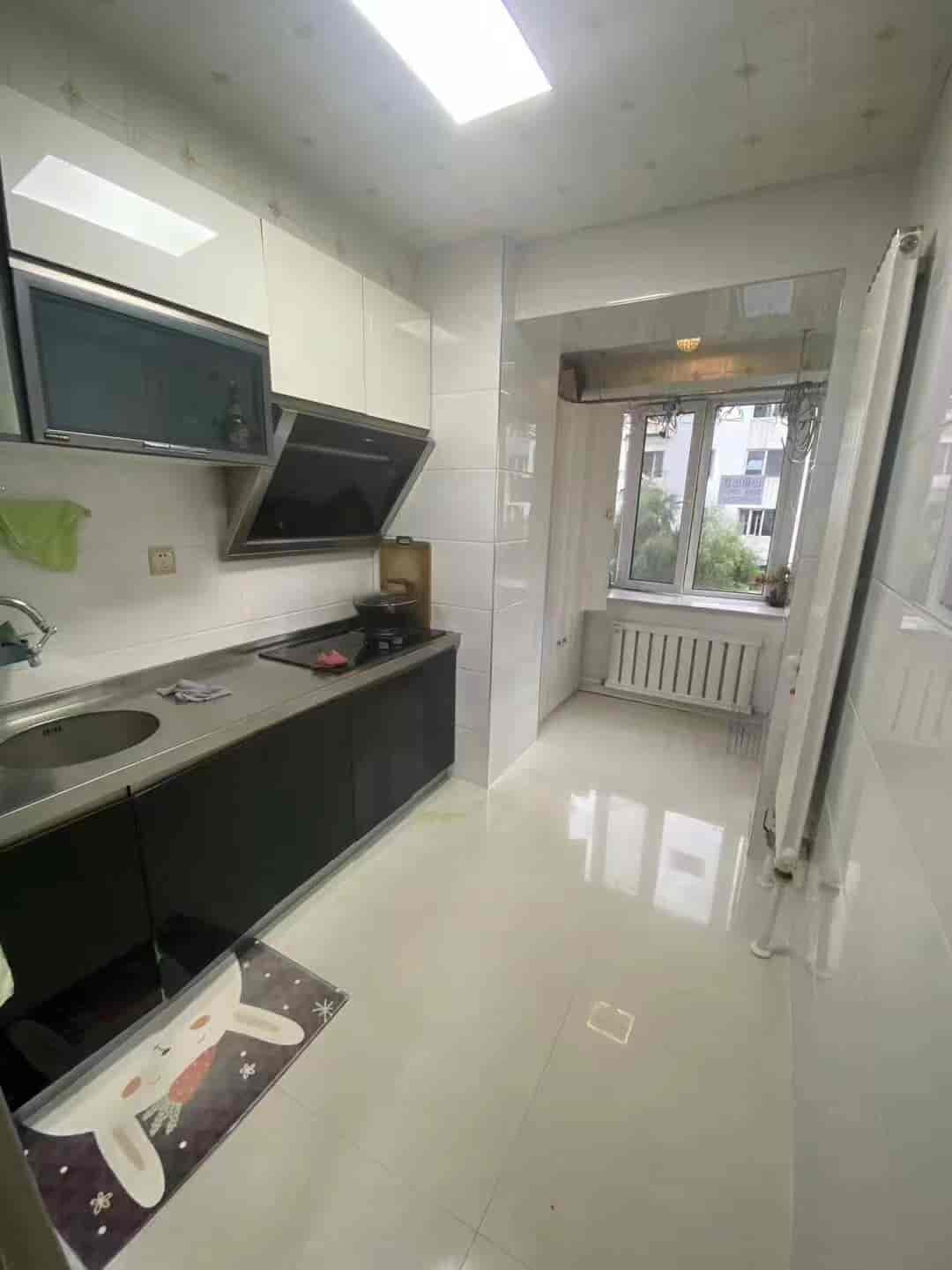 新街基五道街83平，三室一厅，上平台3楼，25万，
