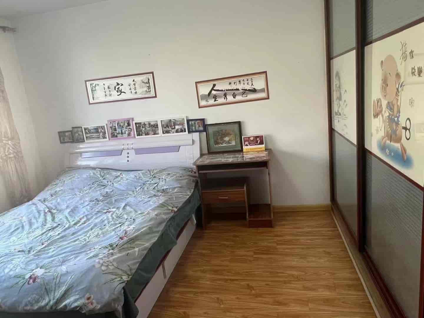 新街基阳光花园 四楼，100 平25.8万